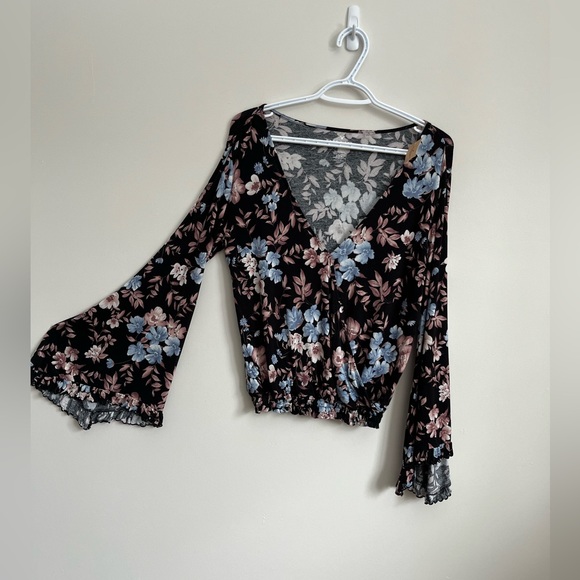 AE bell sleeve top - Picture 2 of 4